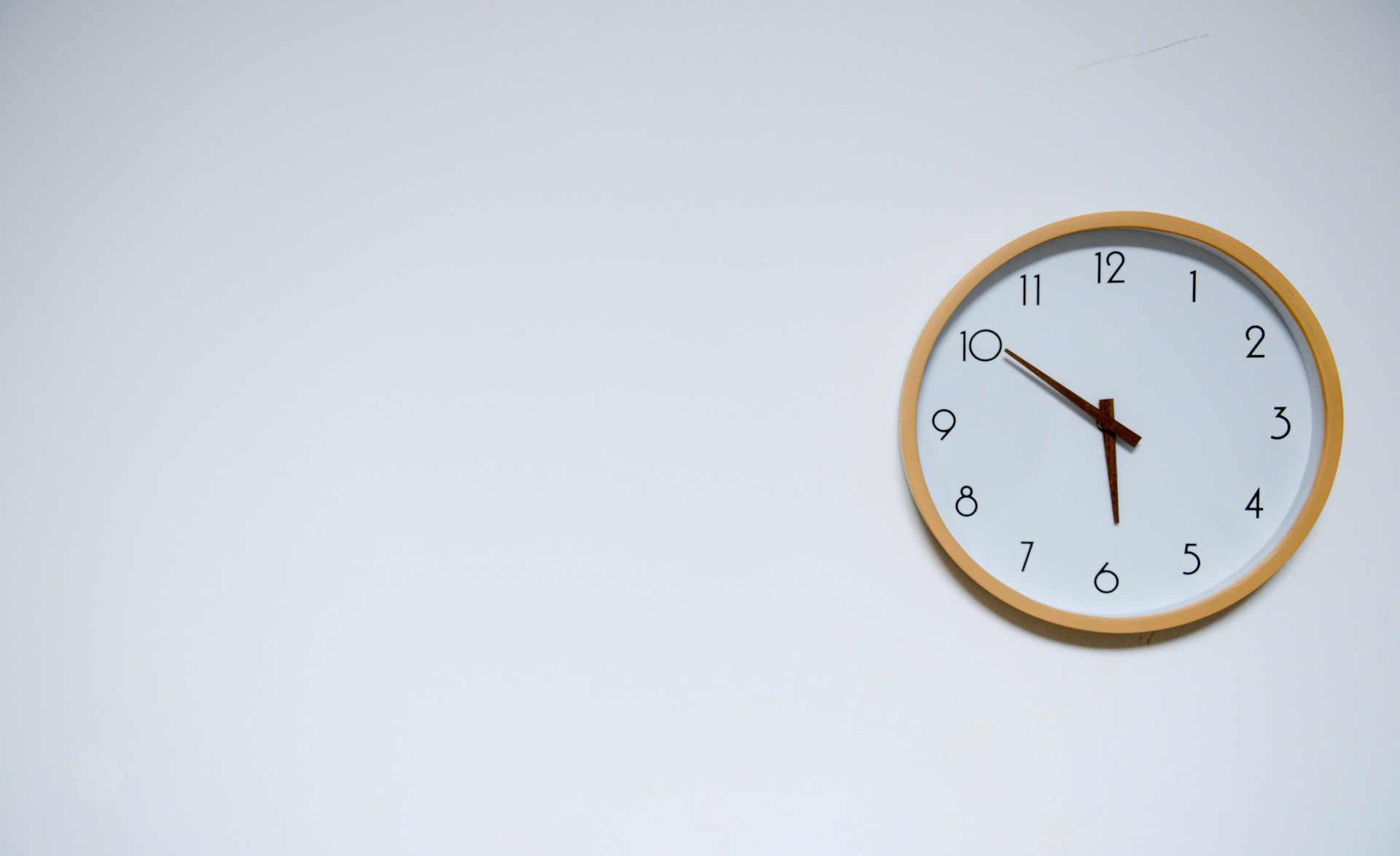 clock-in-the-wall-time-management-tools