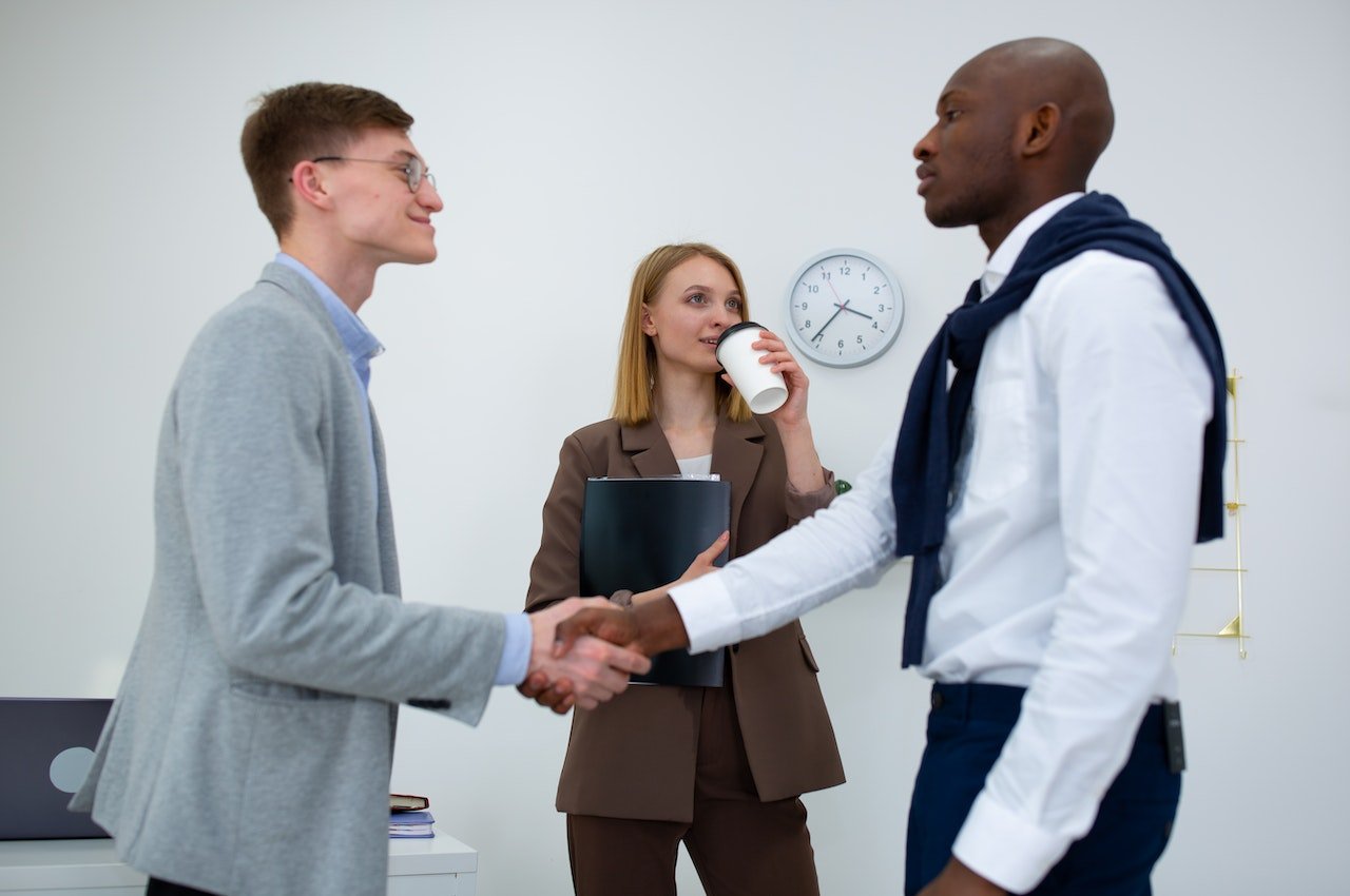 man-shaking-hands-of-manager-at-job-interview-how-to-introduce-yourself-in-an-interview