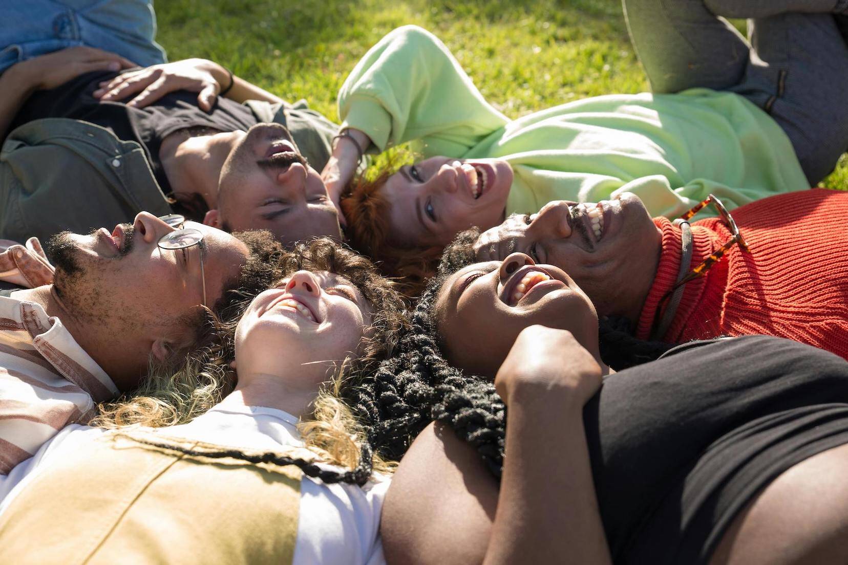 friends-laying-in-grass-learning-big-five-personality-traits