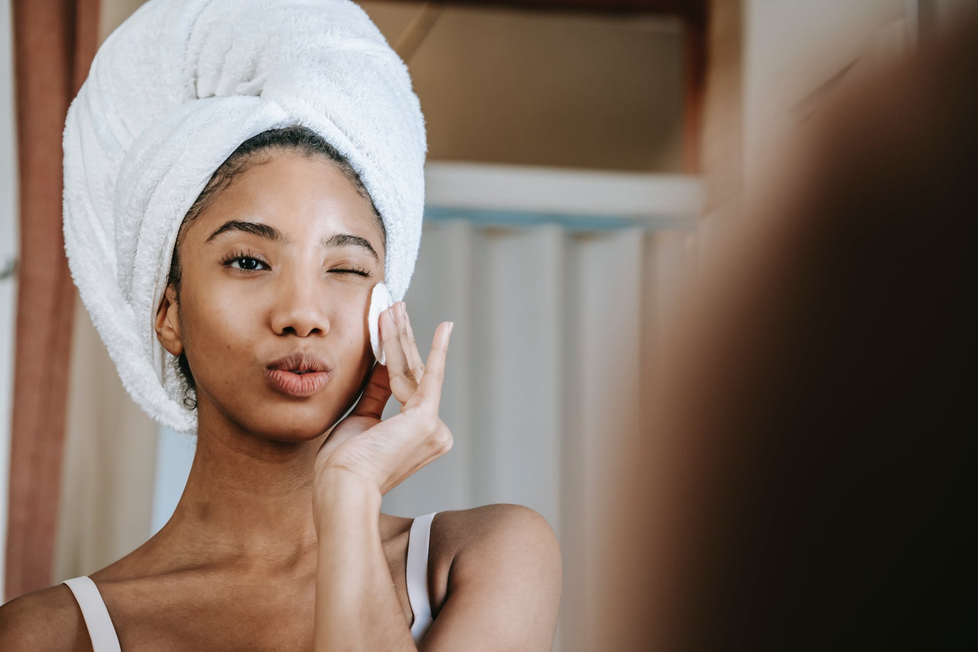 woman-doing-her-skin-care-in-the-mirror-self-reflection-questionswoman-doing-her-skin-care-in-the-mirror-self-reflection-questions