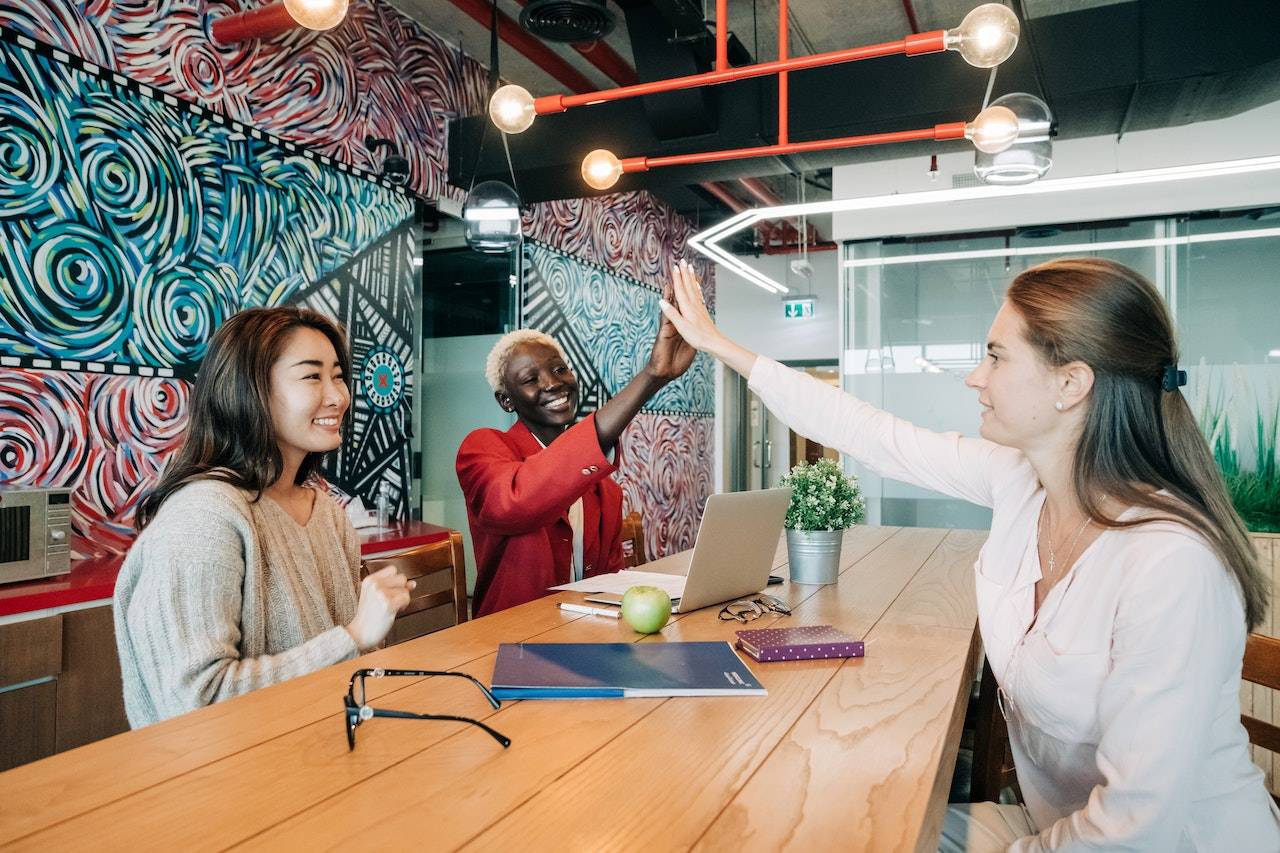 woman-giving-high-five-to-colleague-at-meeting-appreciation-for-good-work-messages